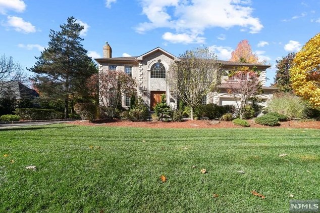372 Woodland St, Englewood, NJ 07631-2027