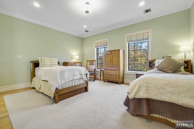 372 Woodland St, Englewood NJ  07631-2027 exterior