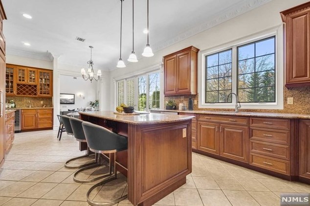 372 Woodland St, Englewood NJ  07631-2027 exterior