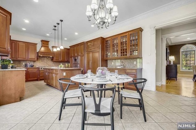 372 Woodland St, Englewood NJ  07631-2027 exterior