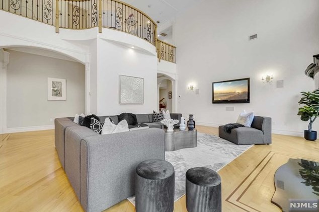 372 Woodland St, Englewood NJ  07631-2027 exterior