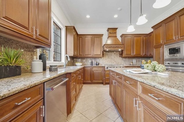 372 Woodland St, Englewood NJ  07631-2027 exterior