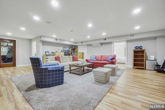 372 Woodland St, Englewood NJ  07631-2027 exterior