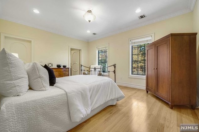 372 Woodland St, Englewood NJ  07631-2027 exterior