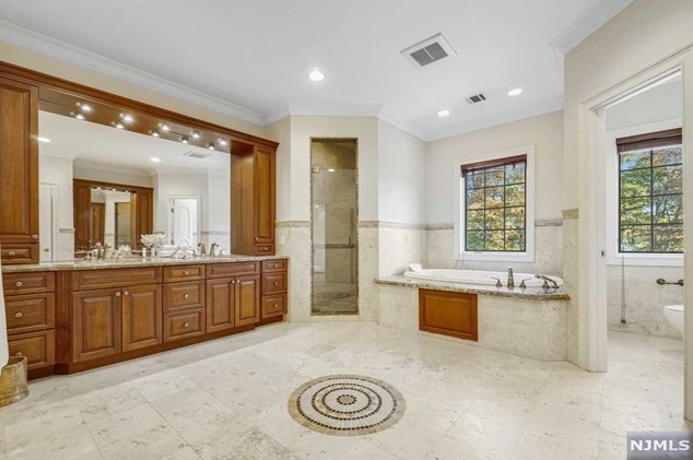 372 Woodland St, Englewood NJ  07631-2027 exterior