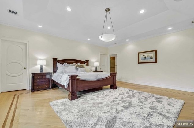 372 Woodland St, Englewood NJ  07631-2027 exterior