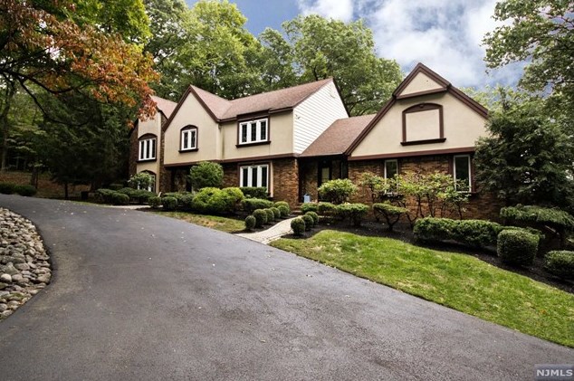 725 Natures Way, Franklin Lakes, NJ 07417
