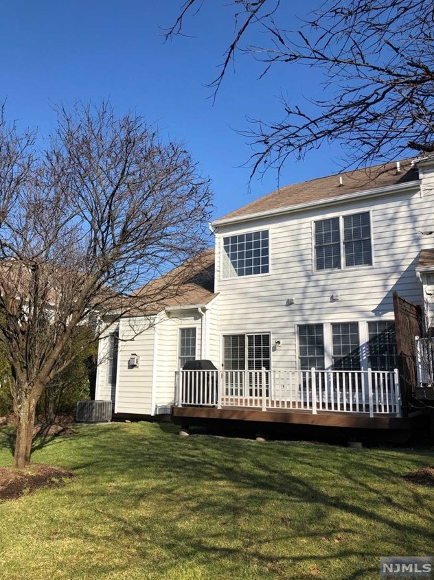 53 Thistle Dr, Paramus NJ  07652-1354 exterior