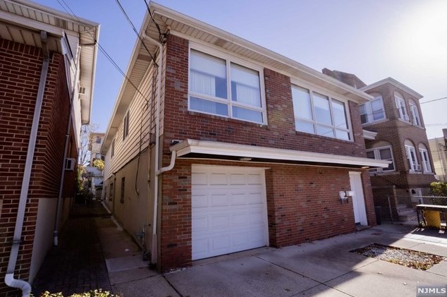 214 8th St, Fairview, NJ 07022