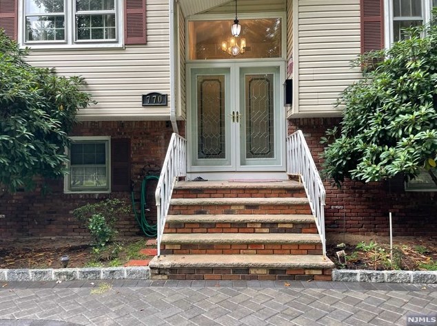 770 Scott Dr, Westwood NJ  07675-6652 exterior