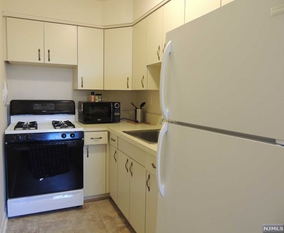 250 Rochelle Ave #c2, Rochelle Park, NJ 07662
