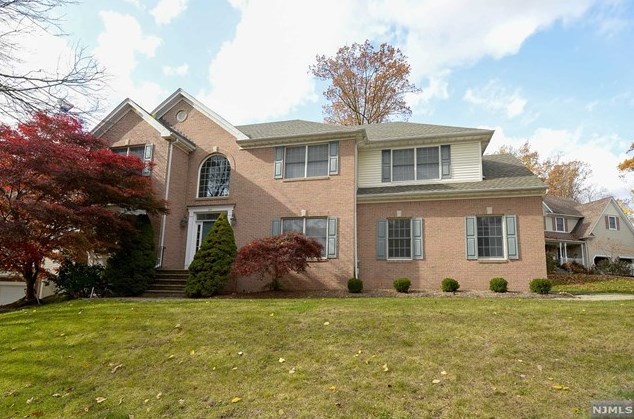 607 Bridle Path, Wyckoff, NJ 07481