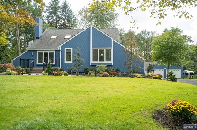 100 Arlton Ave, Allendale, NJ 07401