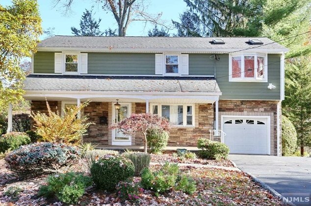 272 Evergreen St, Hillsdale, NJ 07642