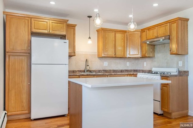 296 Hathaway St, Wallington NJ  07057-1427 exterior