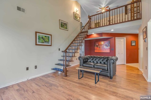 22 Amethyst Ln, Paterson, NJ 07501-3366