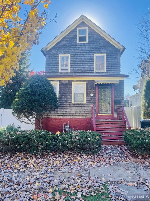 170 Washington Pl, Teaneck, NJ 07666
