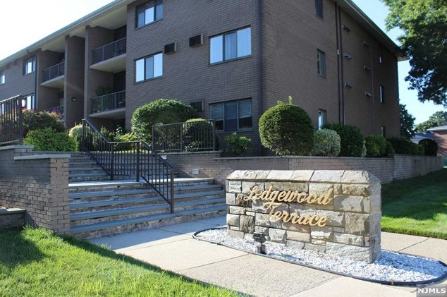 460 Liberty St #306b, Little Ferry, NJ 07643