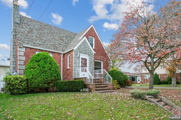 100 Hunter St, Lodi, NJ 07644