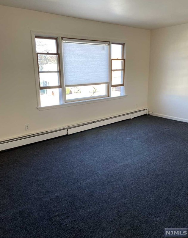 182 Lee St, Elmwood Park, NJ 07407