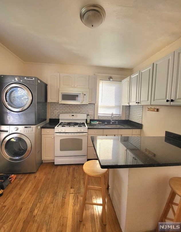 47 W Central Blvd #2fl, Palisades Park, NJ 07650