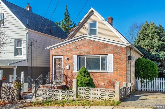 23 Dewey St, Outwater, NJ 07026