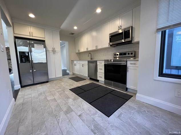 1411 John St, West Fort Lee, NJ 07024