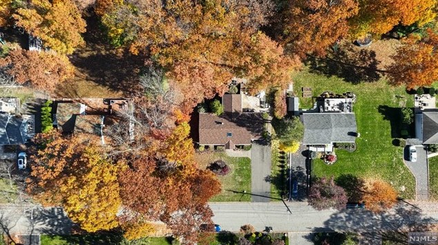 107 E Slope Rd, Mahwah, NJ 07430