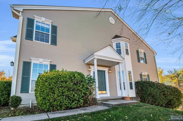 361 Green Mountain Rd, Mahwah, NJ 07430