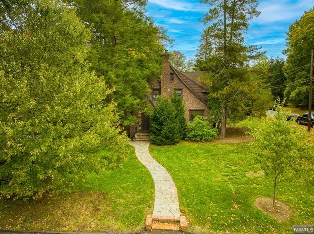 217 Maple St, Haworth, NJ 07641