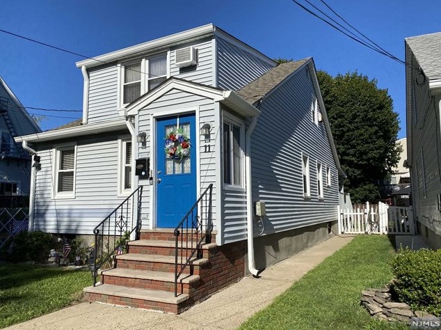 11 Anderson Ave, Wallington, NJ 07057-1014