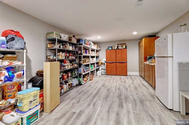 154 Spring Ln, Paramus NJ  07652-5302 exterior