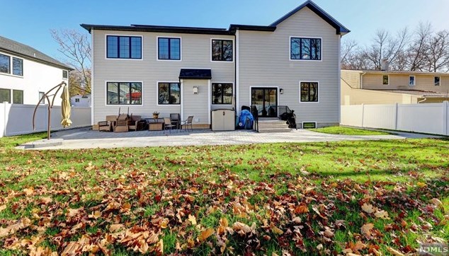 154 Spring Ln, Paramus NJ  07652-5302 exterior