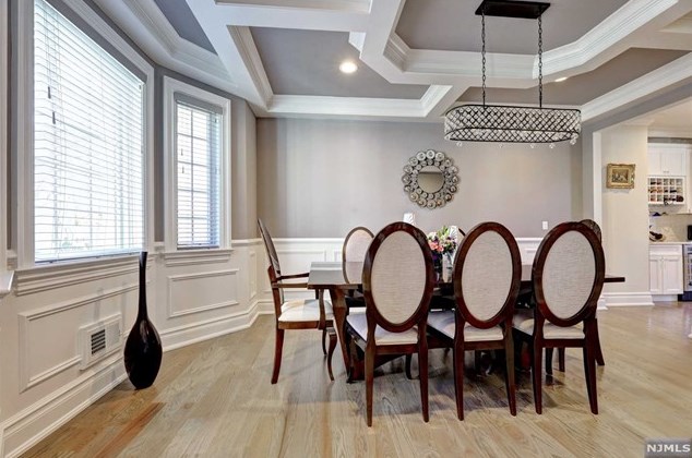 154 Spring Ln, Paramus NJ  07652-5302 exterior
