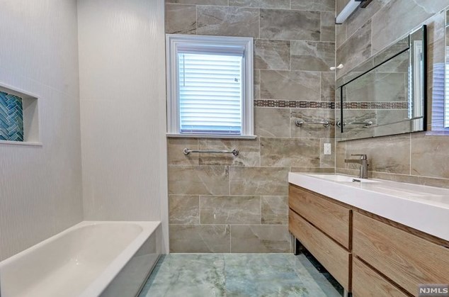 154 Spring Ln, Paramus NJ  07652-5302 exterior
