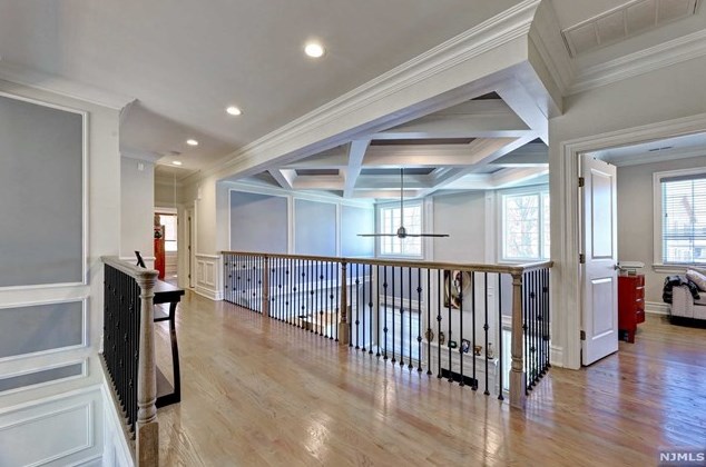 154 Spring Ln, Paramus NJ  07652-5302 exterior