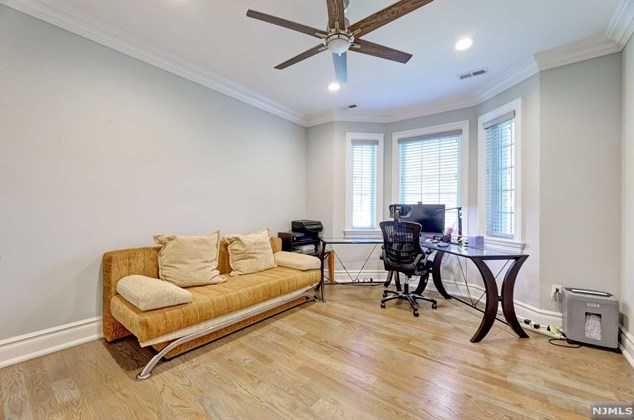 154 Spring Ln, Paramus NJ  07652-5302 exterior