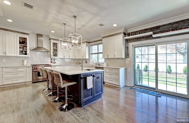 154 Spring Ln, Paramus NJ  07652-5302 exterior