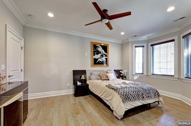 154 Spring Ln, Paramus NJ  07652-5302 exterior