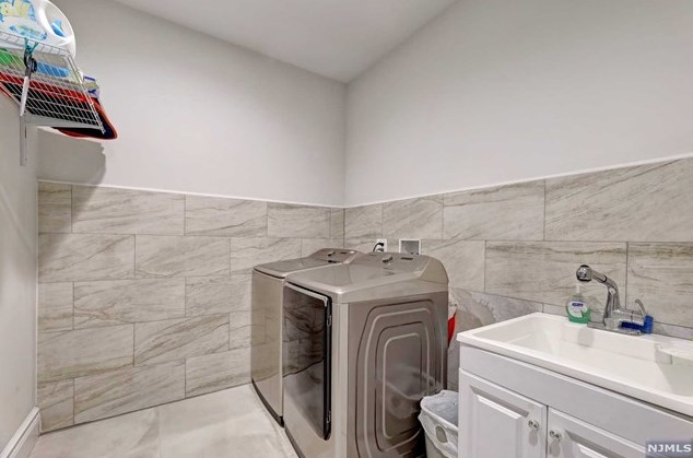 154 Spring Ln, Paramus NJ  07652-5302 exterior