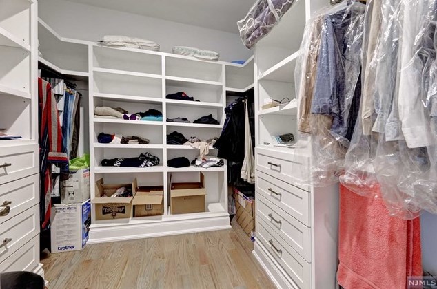154 Spring Ln, Paramus NJ  07652-5302 exterior