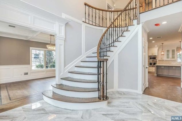 277 Buttonwood Dr, Paramus, NJ 07652