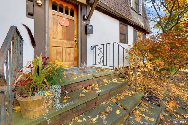 56 Alcott Rd, Mahwah, NJ 07430