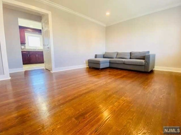 13 Streuli Ct, Elmwood Park, NJ 07407