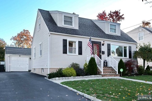 11 Orange Ave, Elmwood Park, NJ 07407