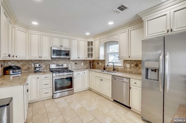 318-320 Berkshire Ave, Paterson, NJ 07502