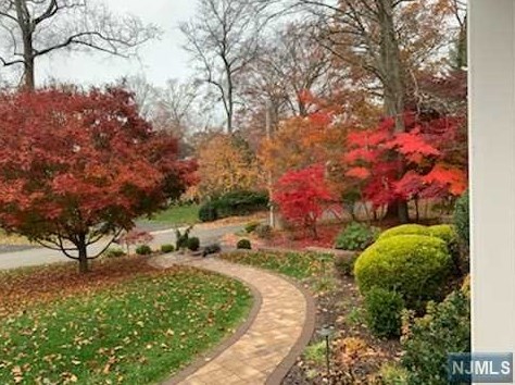 23 Rising Ridge Rd, Upper Saddle River, NJ 07458
