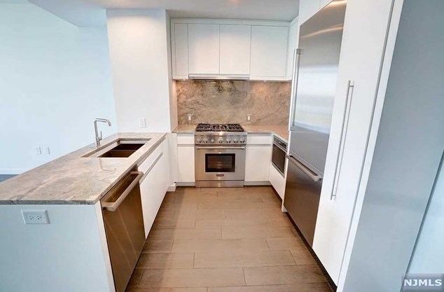 320 Adolphus Ave #117, Cliffside Park, NJ 07010