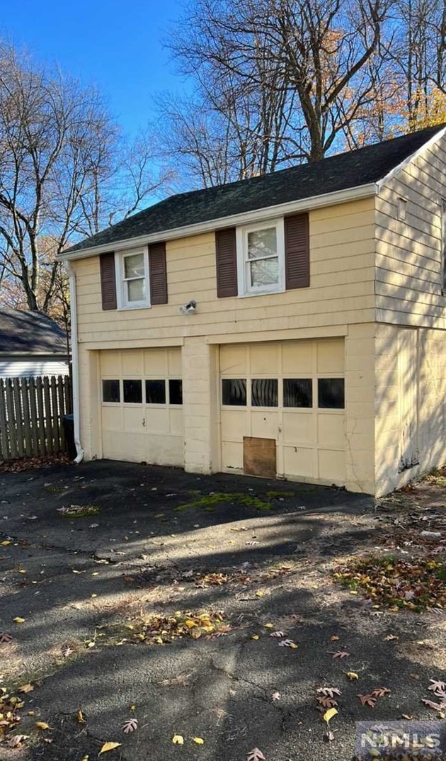 26 Highwood Ave, Waldwick, NJ 07463-1906