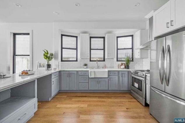 305-1 Arlington Ave, Jersey City, NJ 07304-2704